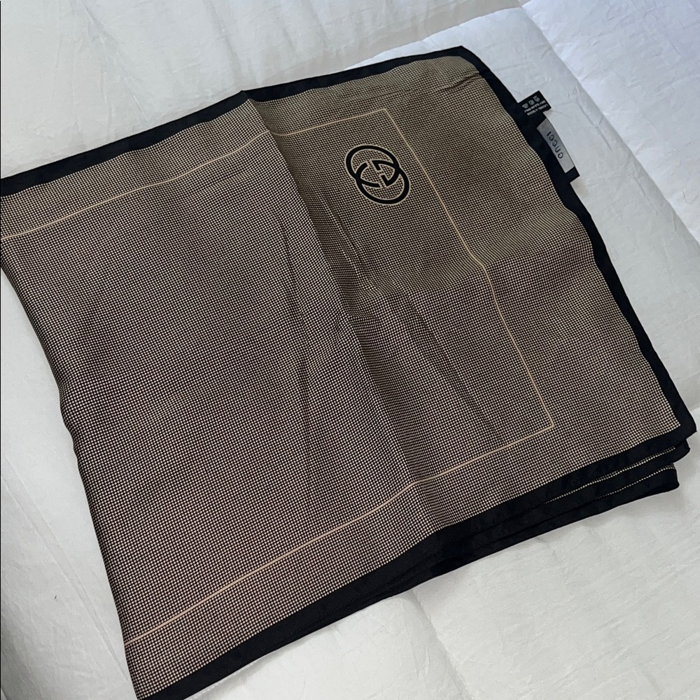 Gucci Black and Cream Patterned Silk Scarf - Picture 3 of 5